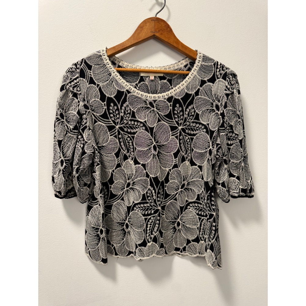 Solitaire Women's Romantic Floral Embroidered Puff Sleeve Scalloped Hem Top M